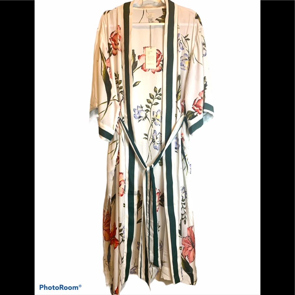 A New Day Floral Satin Robe Size XL/XXL